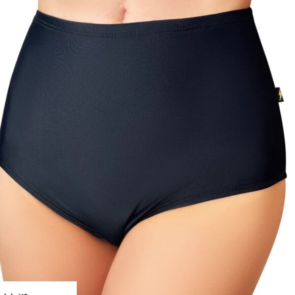 Cleo the Hurricane Essential High Waisted Pole Shorts in Black - Picture 5 of 5